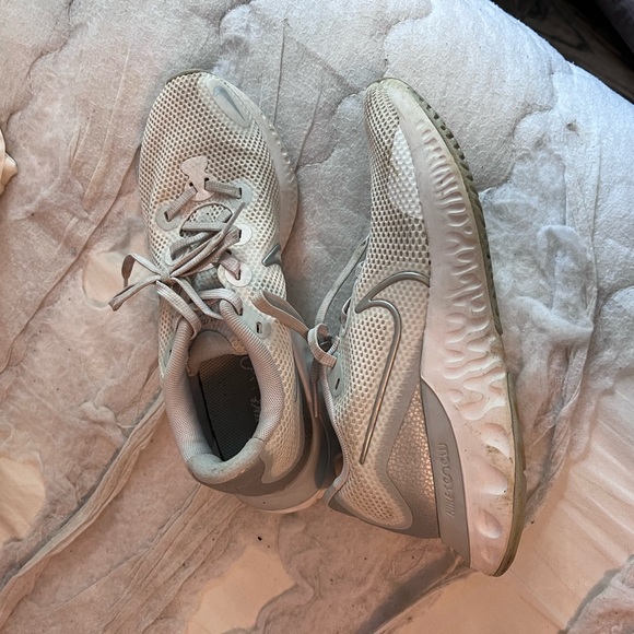 nike white running shoes - Picture 2 of 5